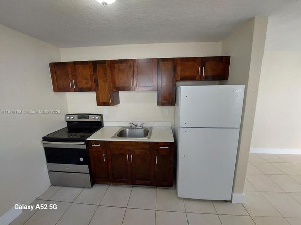 1574 NW 58th St, Miami FL 33142