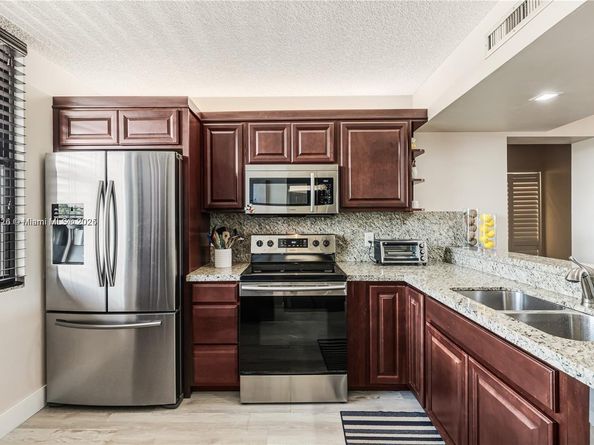 1719 Whitehall Dr 406, Davie FL 33324
