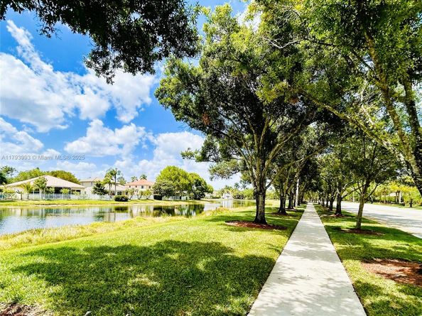 16541 Turquoise Trl, Weston FL 33331