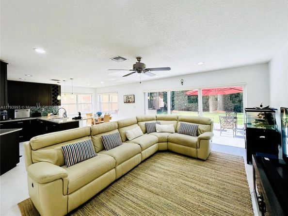 16541 Turquoise Trl, Weston FL 33331