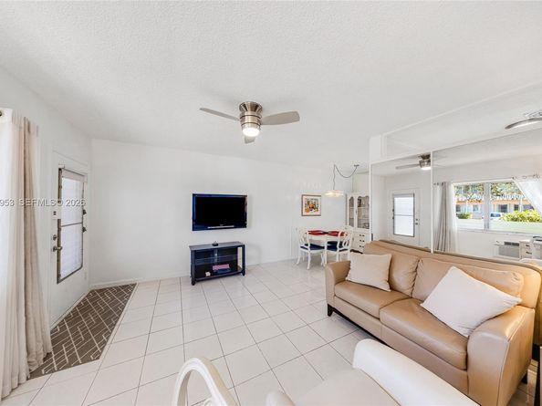 1015 SW 11th Ave 5K, Hallandale Beach FL 33009