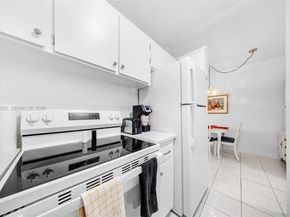 1015 SW 11th Ave 5K, Hallandale Beach FL 33009