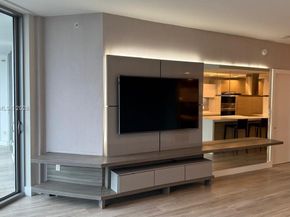 17301 Biscayne Blvd 1106, North Miami Beach FL 33160