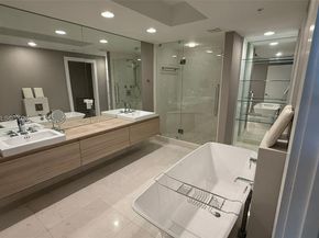 17301 Biscayne Blvd 1106, North Miami Beach FL 33160