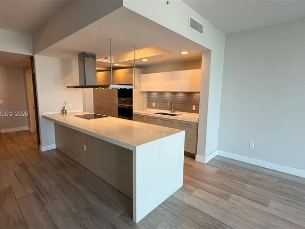 17301 Biscayne Blvd 1106, North Miami Beach FL 33160