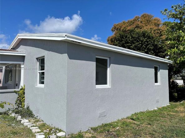 719 21st St, West Palm Beach FL 33407