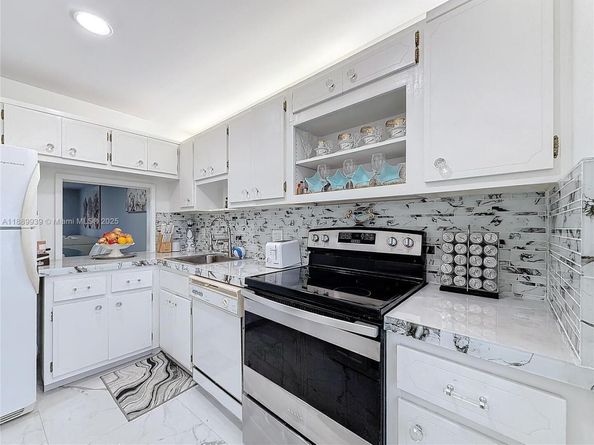 2731 NE 14th St Cswy 812, Pompano Beach FL 33062