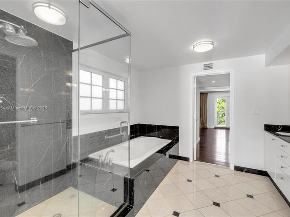 243 Meridian Ave 211, Miami Beach FL 33139