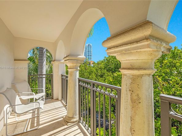 243 Meridian Ave 211, Miami Beach FL 33139