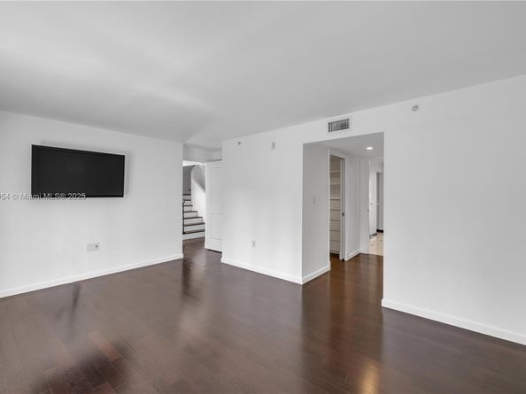 243 Meridian Ave 211, Miami Beach FL 33139