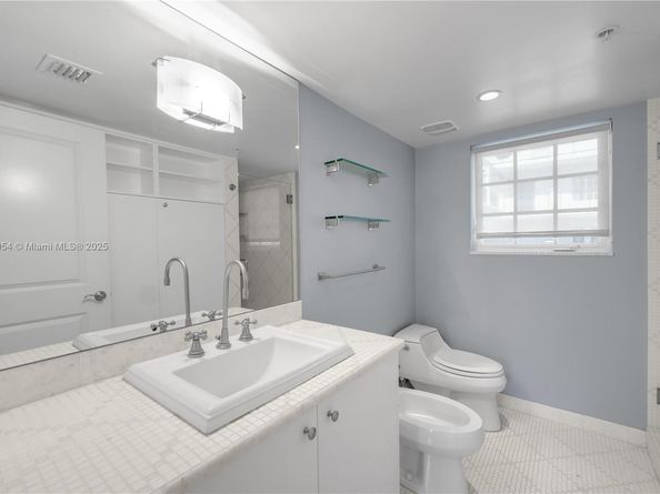 243 Meridian Ave 211, Miami Beach FL 33139