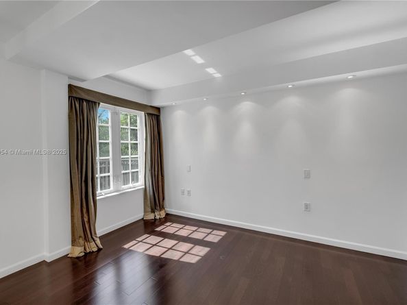 243 Meridian Ave 211, Miami Beach FL 33139