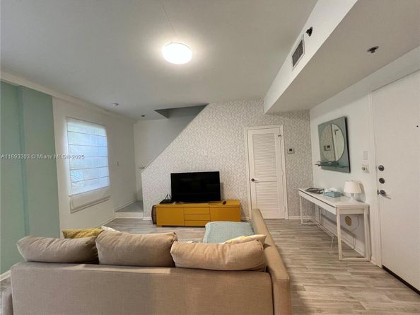 1614 Pennsylvania Ave 2I, Miami Beach FL 33139