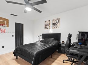 1641 NW 96 Terrace, Pembroke Pines FL 33024