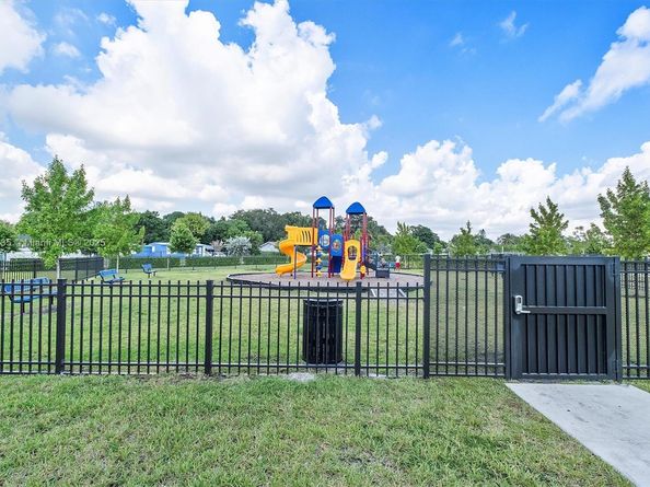 2423 NW 131st Cir, Miami FL 33167