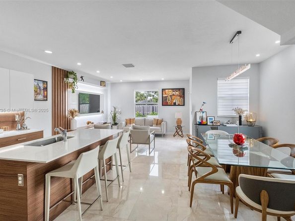 2423 NW 131st Cir, Miami FL 33167