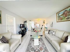 7891 N Sunrise Lakes Dr 310, Sunrise FL 33322