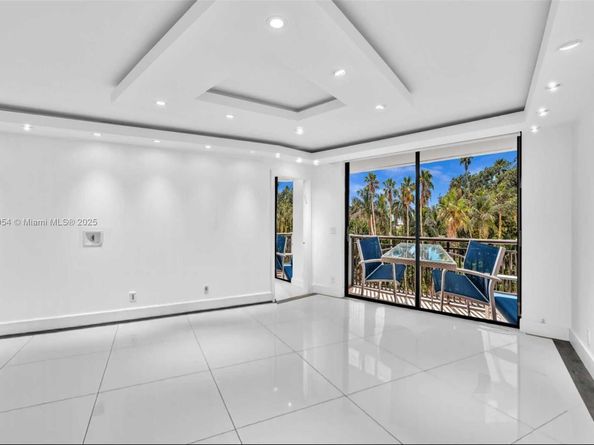3800 N Hills Dr 312, Hollywood FL 33021