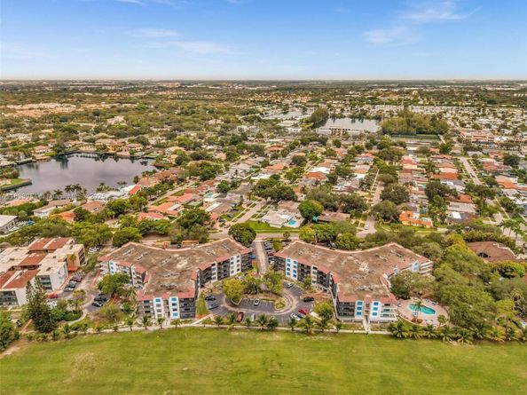 3800 N Hills Dr 312, Hollywood FL 33021