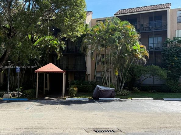 3800 N Hills Dr 312, Hollywood FL 33021