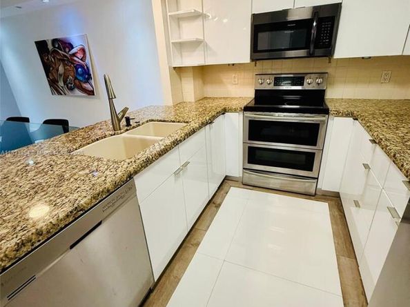 3800 N Hills Dr 312, Hollywood FL 33021