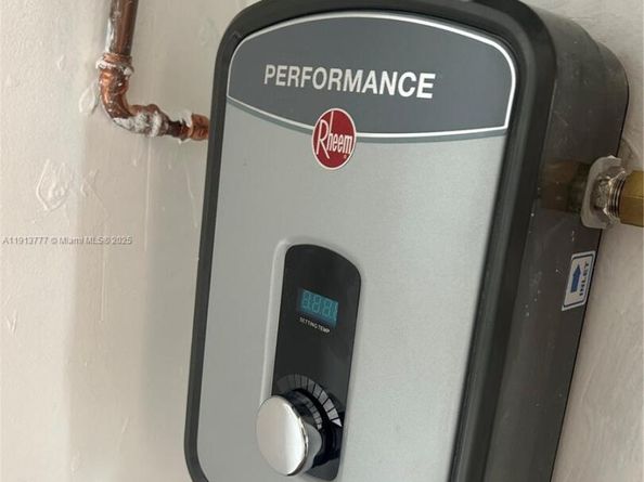 1051 SW 1st St 404, Miami FL 33130