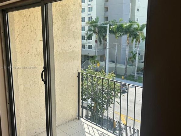 1051 SW 1st St 404, Miami FL 33130