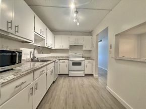 1470 NE 125th Ter 210, North Miami FL 33161