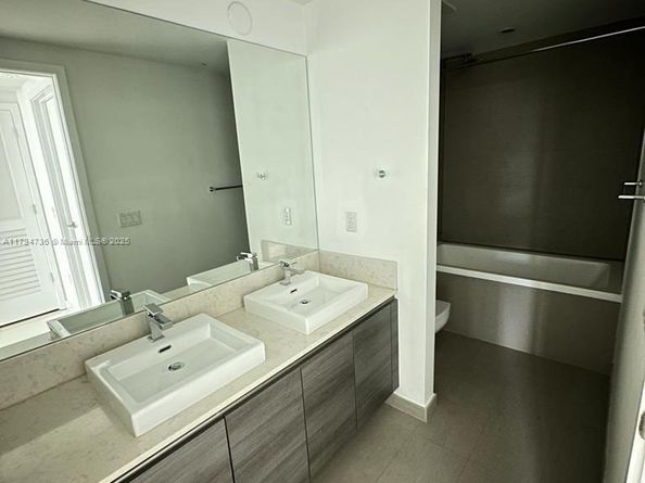 1080 Brickell Ave 303, Miami FL 33131