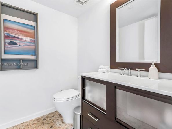 7600 Collins Ave 1012, Miami Beach FL 33141