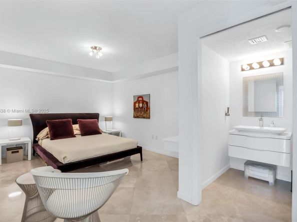 7600 Collins Ave 1012, Miami Beach FL 33141