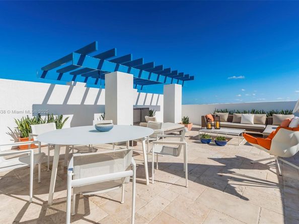 7600 Collins Ave 1012, Miami Beach FL 33141