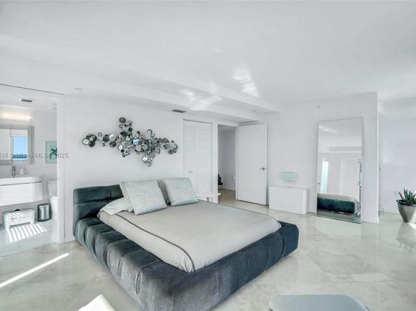 7600 Collins Ave 1012, Miami Beach FL 33141