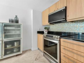 7600 Collins Ave 1012, Miami Beach FL 33141