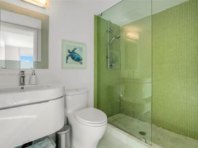 7600 Collins Ave 1012, Miami Beach FL 33141