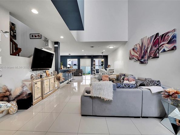 140 SE 7th Way, Pompano Beach FL 33060