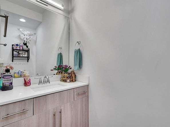 140 SE 7th Way, Pompano Beach FL 33060