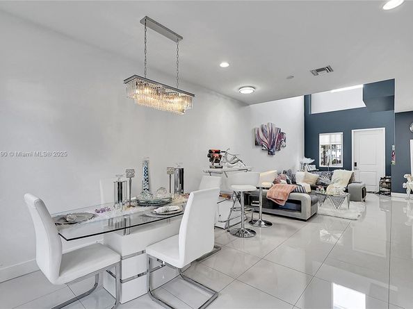 140 SE 7th Way, Pompano Beach FL 33060