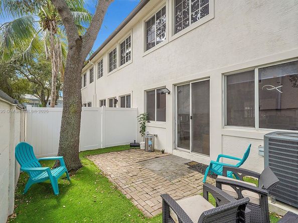 140 SE 7th Way, Pompano Beach FL 33060