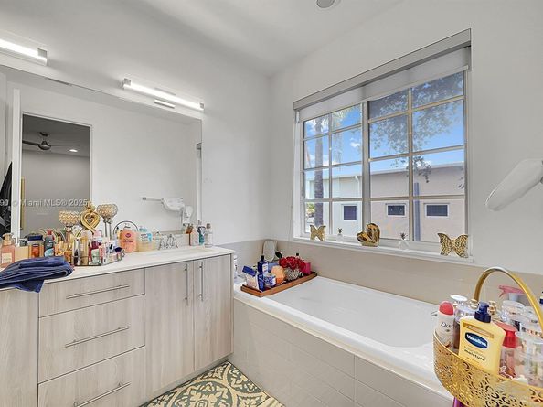 140 SE 7th Way, Pompano Beach FL 33060