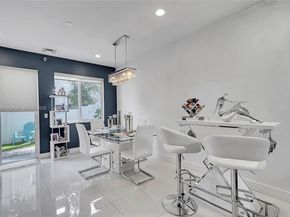 140 SE 7th Way, Pompano Beach FL 33060