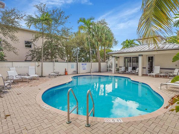 140 SE 7th Way, Pompano Beach FL 33060