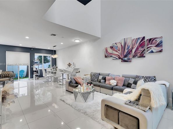 140 SE 7th Way, Pompano Beach FL 33060