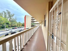 1475 NE 125th Ter 301A, North Miami FL 33161