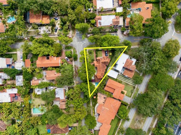 1900 Pizarro St, Coral Gables FL 33134