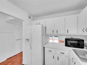 3090 NW 46th Ave 212C, Lauderdale Lakes FL 33313