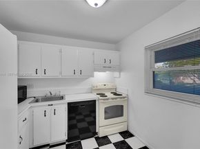 3090 NW 46th Ave 212C, Lauderdale Lakes FL 33313