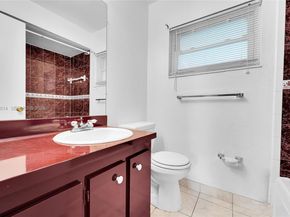 3090 NW 46th Ave 212C, Lauderdale Lakes FL 33313
