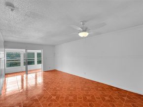 3090 NW 46th Ave 212C, Lauderdale Lakes FL 33313