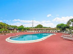3090 NW 46th Ave 212C, Lauderdale Lakes FL 33313
